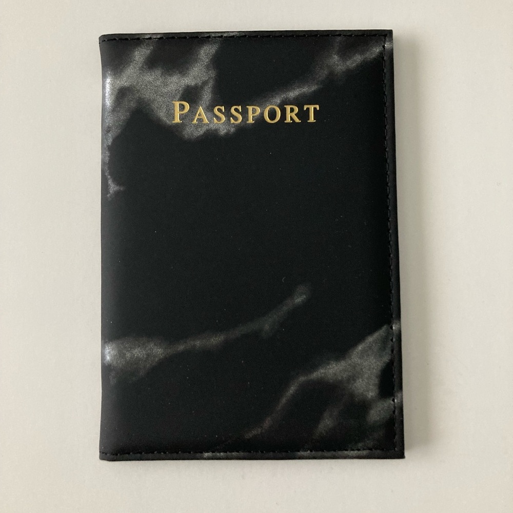 Marble look passport cover Black